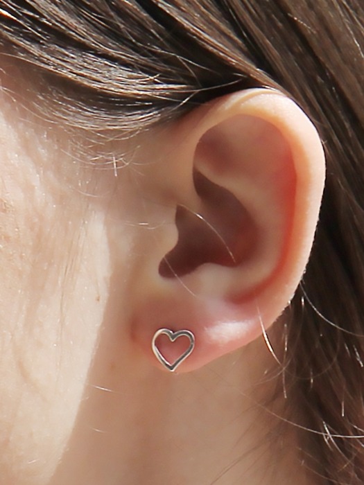 125 Outlined Heart Earring