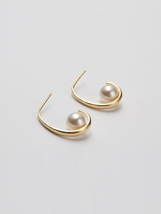pearl in hoop earring