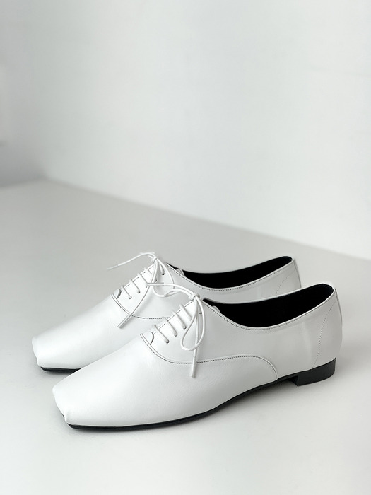 Ballet Toe Oxford Flats | White