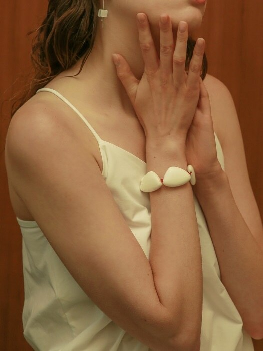 white motti bracelet