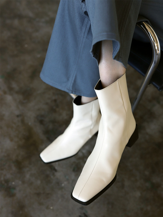 [단독]Cube Ankle Boots / D20F03-IV