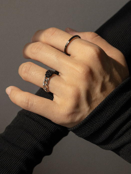 Black knit with link chain ring