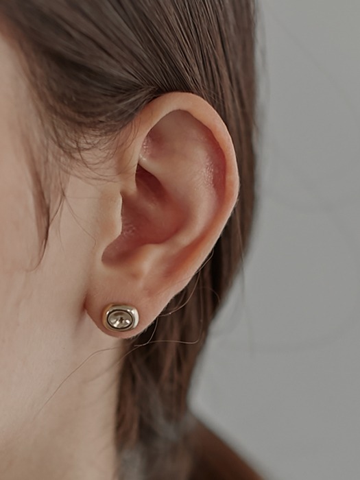 Hollow earring (gold)