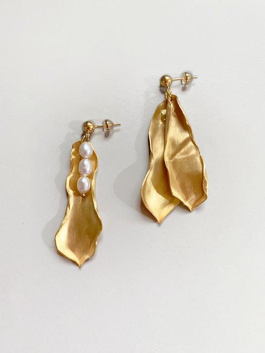 Magnolia Pearls Earrings (gold)