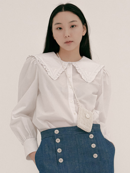 ‘V’ embroderied frill collar cotton blouse