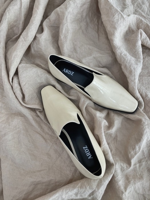 Bead Loafer [Light Cream]