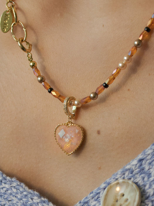 Pearly heart pendant (Peach)