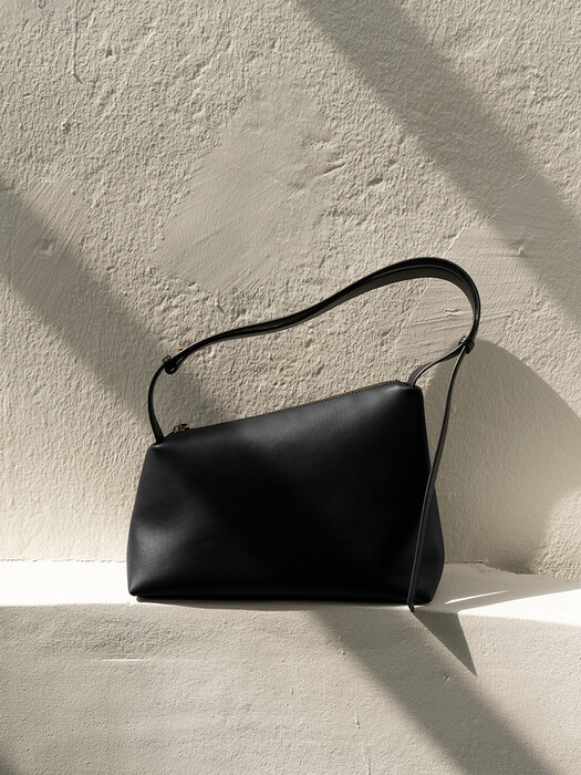 Rowie leather shoulder bag Black