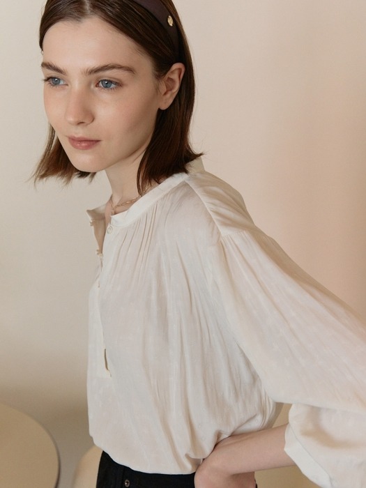 daisy jacquard shirring blouse (ivory)