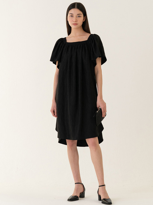 SS22 Wavy Smocked Dress Pearled-black