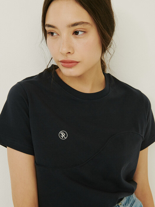 LINE TUCK T-SHIRT - NAVY