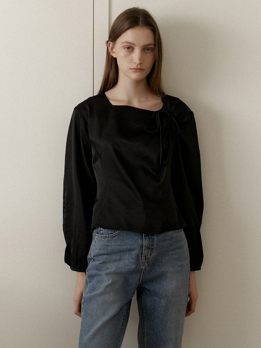 2.08 Shoulder shirring blouse (Black)