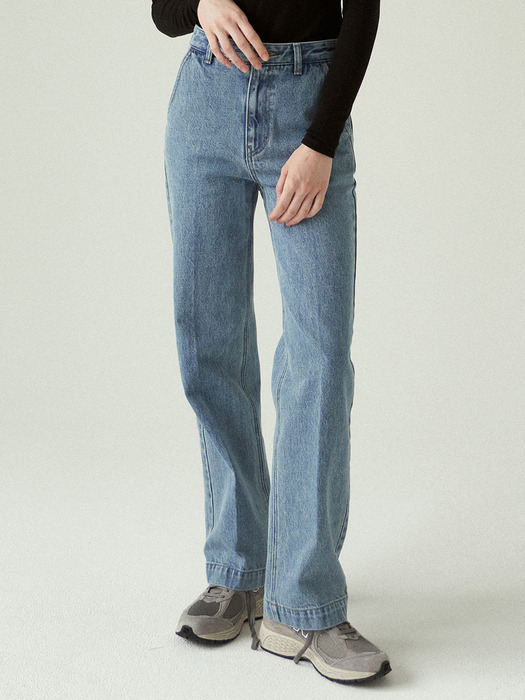 boot cut jeans (light blue)