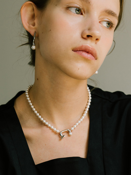 Mondo pearl Necklace
