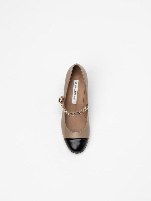 Aria Chained Maryjane Pumps in Textured Beige with Textured Black