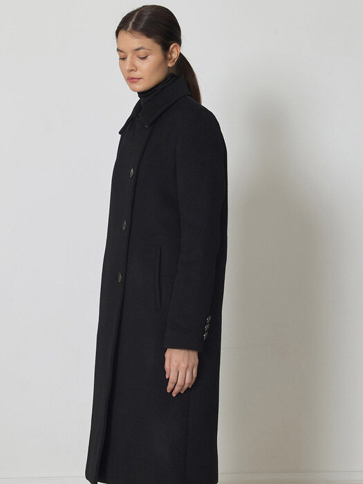 Balanced black wool coat
