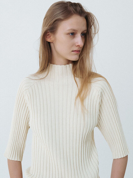 [단독] RIBBED MOCK NECK HALF SLEEVES TOP [IVORY, BLACK]