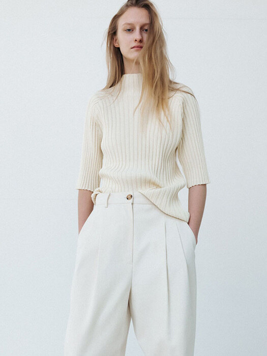 [단독] RIBBED MOCK NECK HALF SLEEVES TOP [IVORY, BLACK]