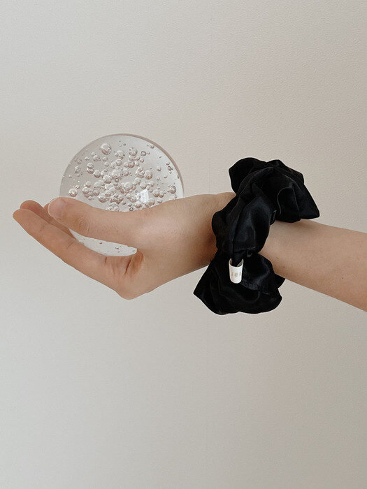 oar Glossy Satin Scrunchies [Black]