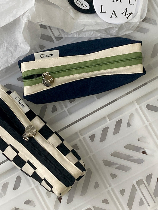 Clam round pencilcase _ Navy and green