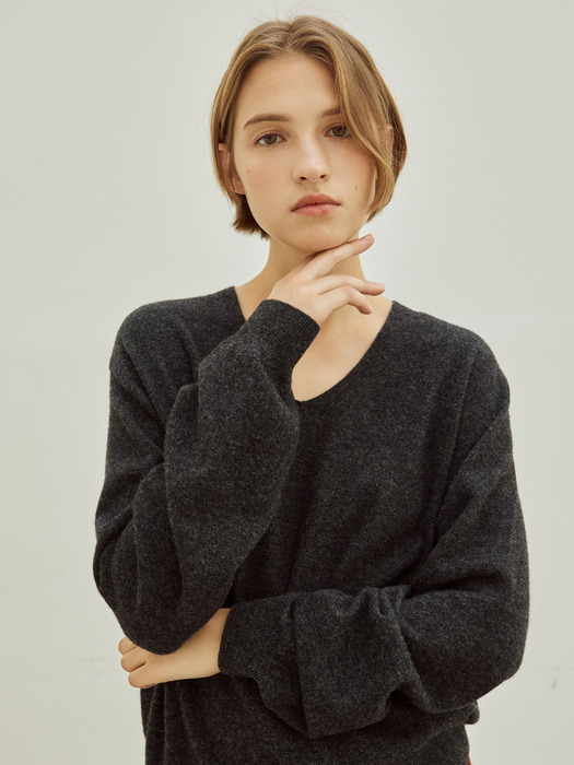 Essential Whole Garment V-Knit_Charcoal