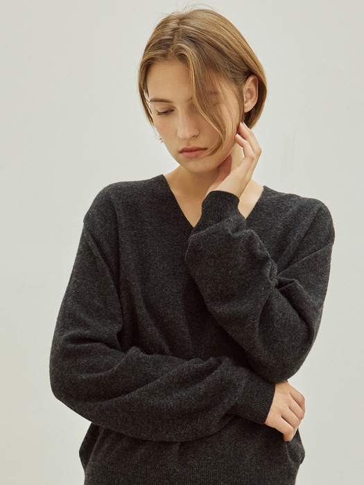 Essential Whole Garment V-Knit_Charcoal