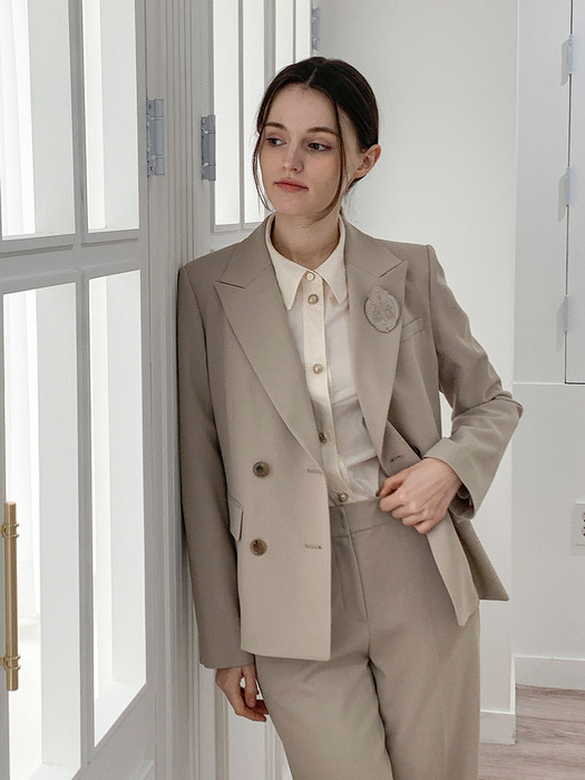 Broach double button jacket