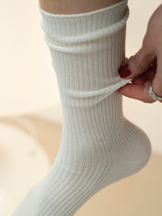 [no.130] ivory long loose bud socks