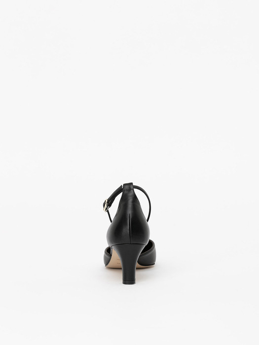 Yseult Side-cut Pumps in BLACK