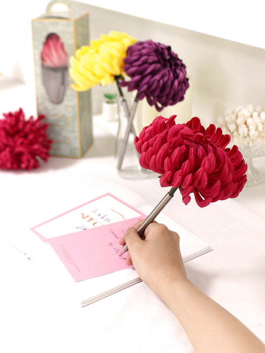 magenta chrysanthemum flower pen