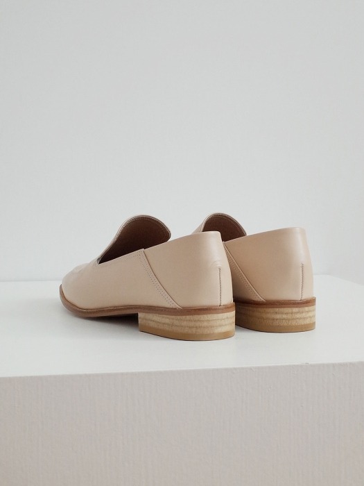 Embo stitches loafers Beige