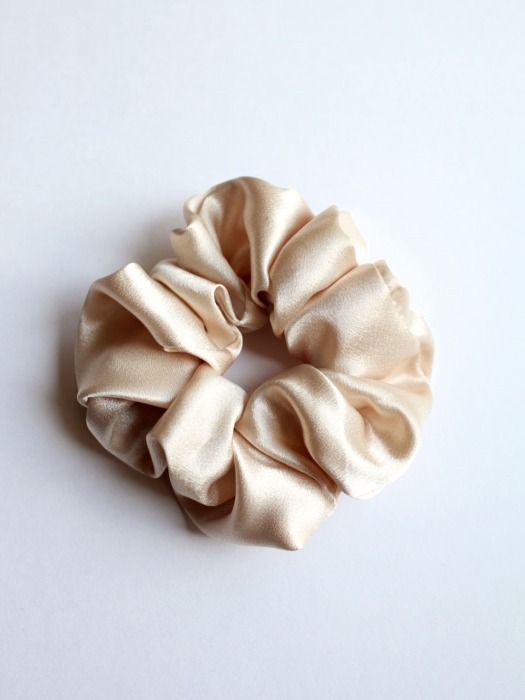 VLACK SILKY SCRUNCHY - BEIGE, 헤어 스크런치