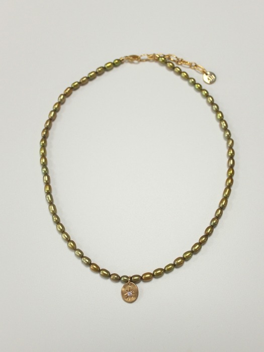 Green olive pearl necklace