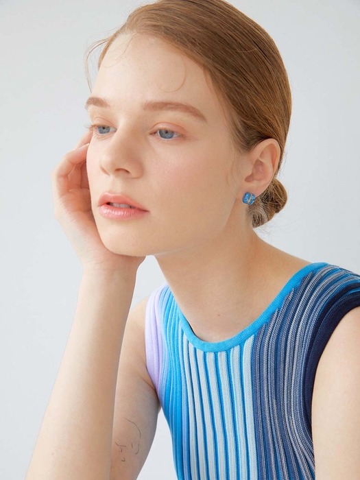2020 Pantone color marbling square earring (classic blue)