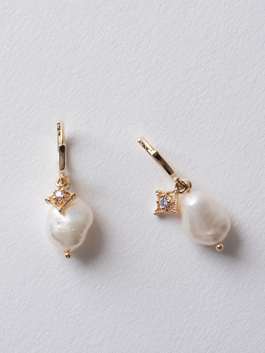 ARe20506_Falling Star Pearl Earrings
