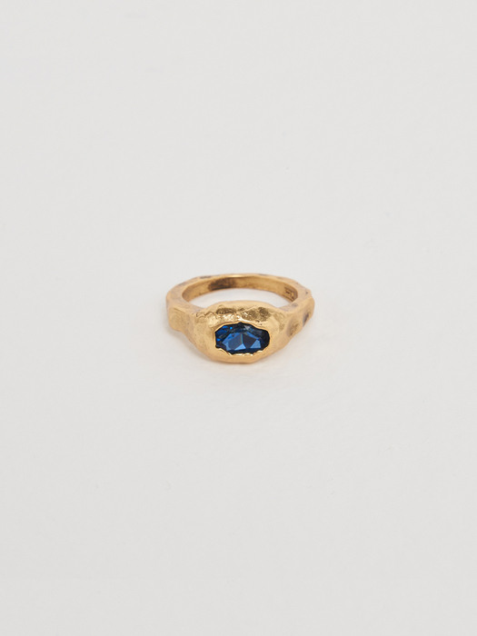 ANTIQUE CRYSTAL RING IN GOLD
