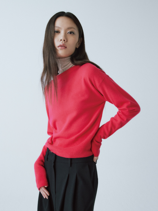 RED WOOL BACK KEYHOLE KNIT TOP