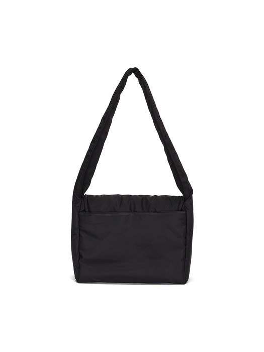 BIG PADDING SHOULDER BAG IN BLACK