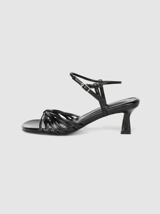 Tie sandal heel