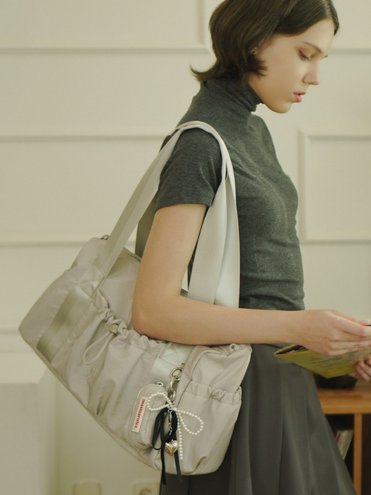 [파우치세트] glossy shoulder duffel bag _Light gray