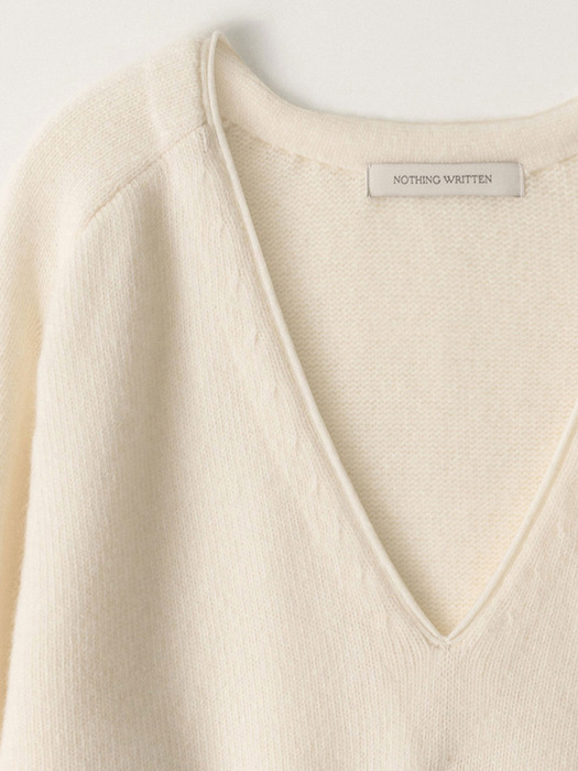 Cerin deep v-neck pullover (Ivory)