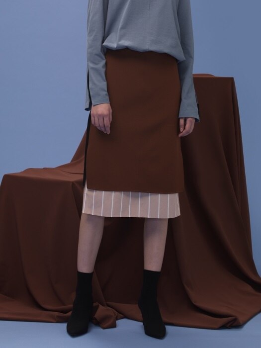 SIDE TAPED SKIRT -BRICK