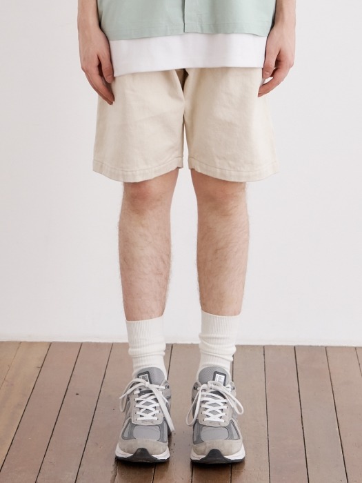 Washed One Tuck Shorts [Cream]