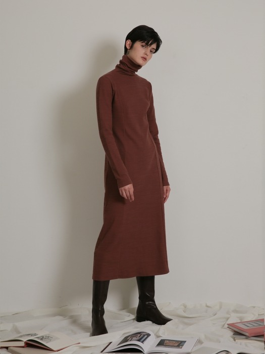 TUTTLE NECK LONG ONE-PIECE_RED BROWN