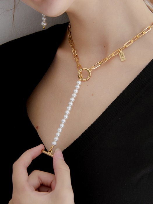 part pearl necklace