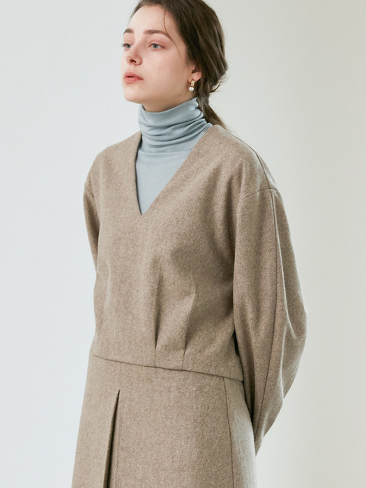 comos468 v-neck cropped wool blouse (mocha)
