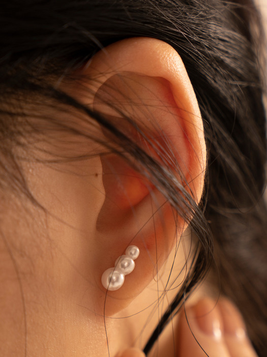 ARe20507_Triple Pearl Earrings