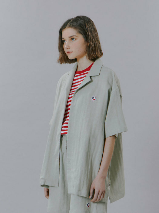 SIGNATURE SYMBOL LINEN HALF SHIRT[LIGHT KHAKI]