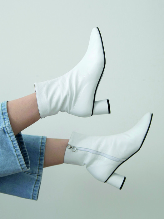 21 cosy boots white