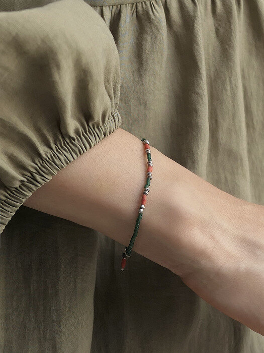 Vintage corallite bracelet (green)